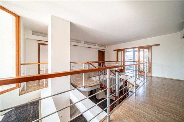 centrální schodiště [74/89]