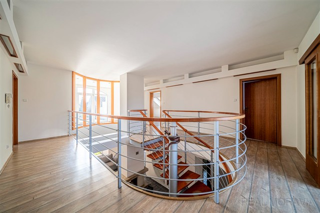 centrální schodiště [73/89]